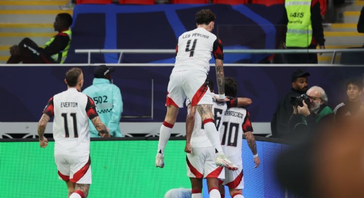 De Arrascaeta firma doblete y Flamengo elimina al Cruz Azul en la Copa Intercontinental