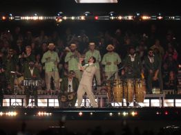 Bad Bunny sufre caída en su primer concierto del “Debí tirar más fotos World Tour” en México (Video)