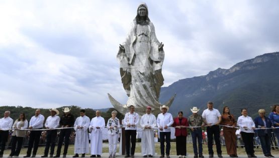 Entregan Américo y María escultura monumental de la Virgen de la Misericordia en El Chorrito
