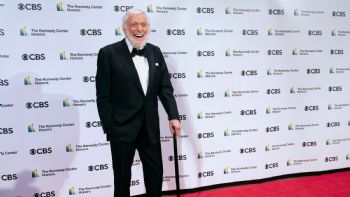 La leyenda de la comedia Dick Van Dyke cumple 100 años
