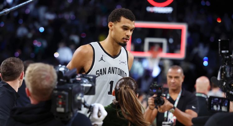 Los Knicks y los Spurs se enfrentarán el martes en la final de la Copa de la NBA