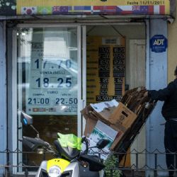 Peso se fortalece tras datos negativos de empleo en Estados Unidos