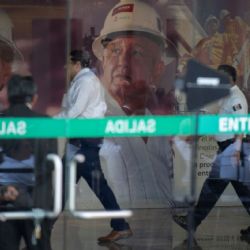 AMLO apoyó con 3 billones de pesos a Pemex... y sigue como la más endeudada: IMEF