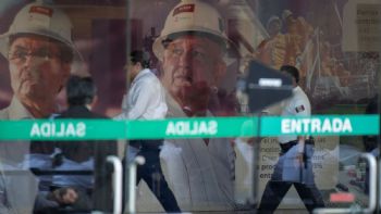 AMLO apoyó con 3 billones de pesos a Pemex... y sigue como la más endeudada: IMEF