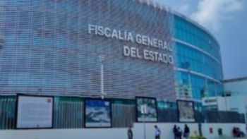 Aceleran proceso contra director del portal e-Consulta; su defensa sin acceso a carpeta de investiga