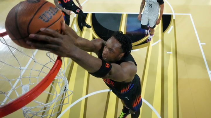 Knicks ganan la Copa NBA tras remontar y vencer a Spurs 124-113