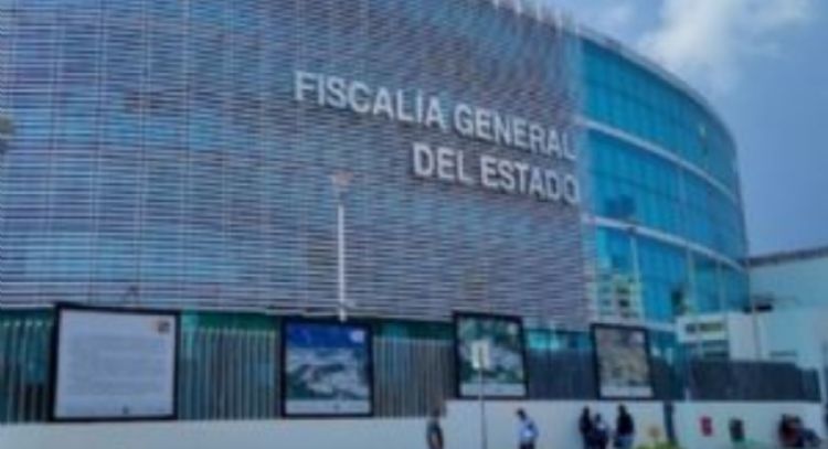 Aceleran proceso contra director del portal e-Consulta; su defensa sin acceso a carpeta de investiga