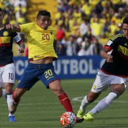 Muere en ataque futbolista Mario Pineida del club Barcelona de Ecuador