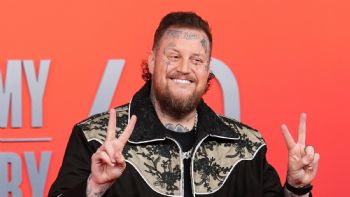 Gobernador de Tennessee indulta al astro country Jelly Roll