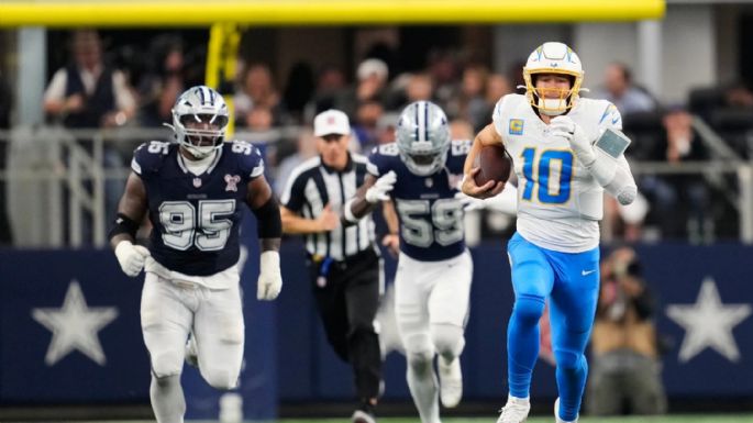 Los Chargers mantienen el camino a los playoffs al derrotar 34-17 a los Cowboys