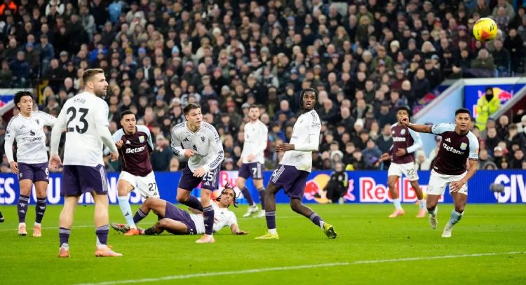 El Aston Villa vence 2-1 al Manchester United y sella su décima victoria consecutiva