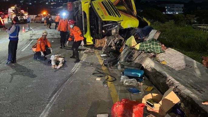 Accidente de autobús de pasajeros en Indonesia deja al menos 16 personas muertas