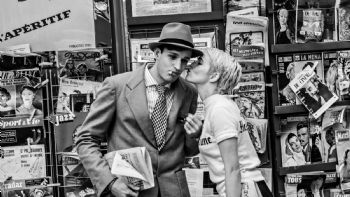 “Nueva Ola Francesa”, inspirada en la ópera prima de Jean-Luc Godard, revive la libertad creativa