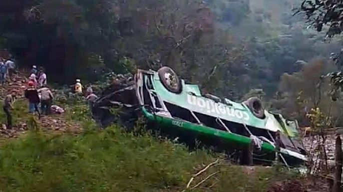 Se accidenta autobús de la línea Conexión al norte de Veracruz; hay ocho muertos