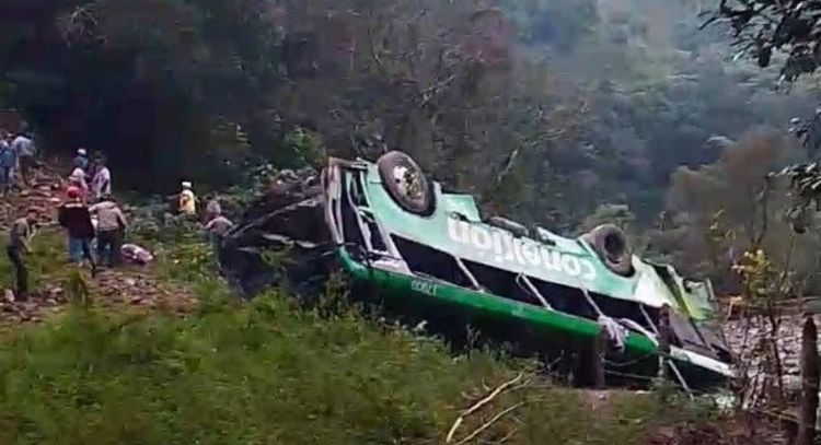 Se accidenta autobús de la línea Conexión al norte de Veracruz; hay ocho heridos