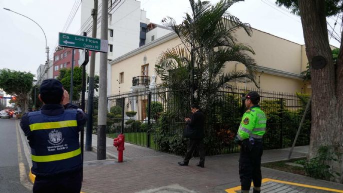 Perú: refuerza vigilancia a embajada de México que asila a exministra condenada por conspiración
