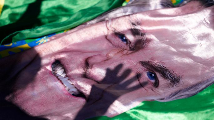 Jair Bolsonaro supera con éxito su cirugía y apoya la candidatura presidencial de su hijo