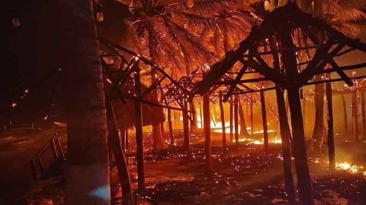 Incendio presuntamente provocado consume 250 palapas en Mahahual