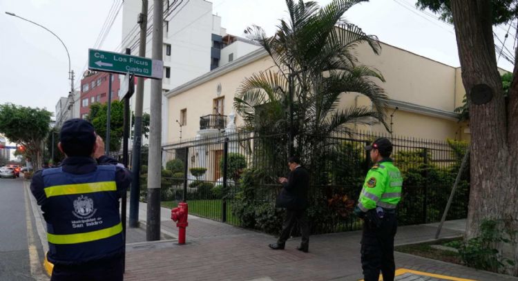 Perú: refuerza vigilancia a embajada de México que asila a exministra condenada por conspiración