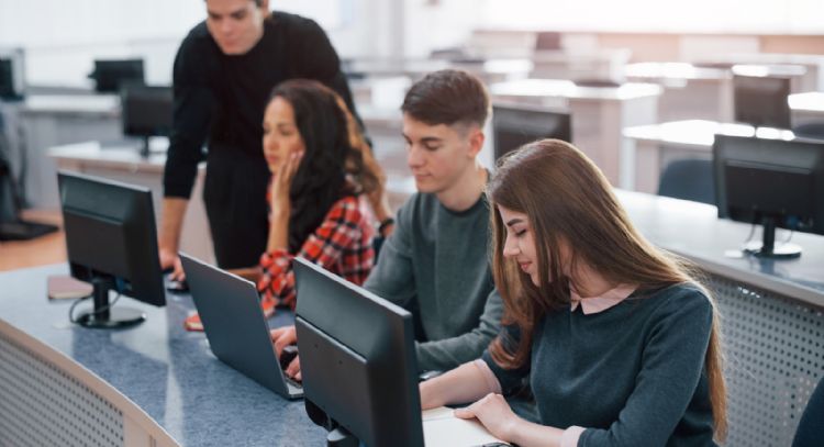 Generación Z y la IA: el futuro educativo y social bajo el algoritmo