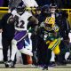Gracias a actuación magistral de Henry, Ravens siguen con vida al vencer a Packers