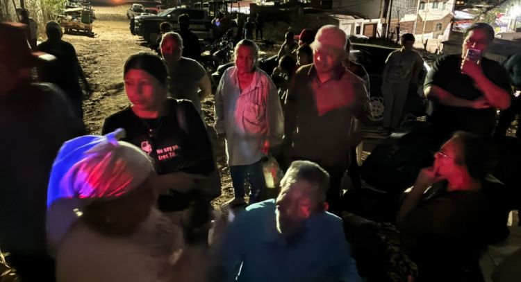 En Culiacán elementos de la Fiscalía desalojan a desplazados por violencia de guerra del narco