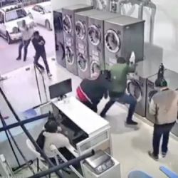 Captan en video el ataque directo en la lavandería de Plaza Arkana en Cuautitlán Izcalli