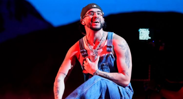 Bad Bunny da adelanto de show del Super Bowl y seguidores de MAGA se molestan