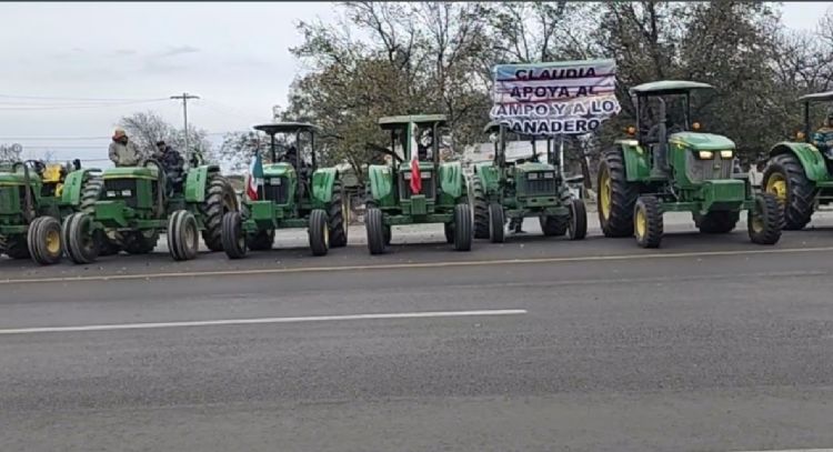 Agricultores de Coahuila bloquean parcialmente la carretera Piedras Negras-México