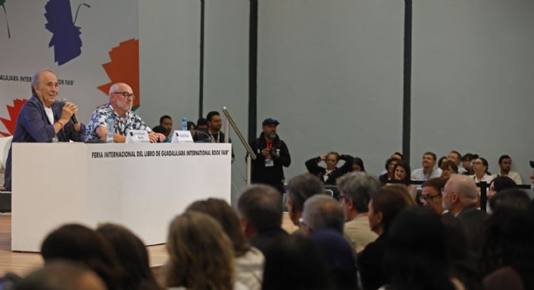 Joan Manuel Serrat causa furor en la FIL; se retira un momento de la charla por los gritos (Video)