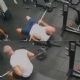 Muere hombre en gimnasio de Brasil; le cae barra encima del pecho (Video)