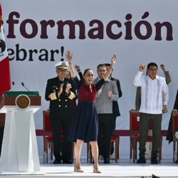 Ante un Zócalo abarrotado, Sheinbaum denuncia campañas sucias nacionales y extranjeras