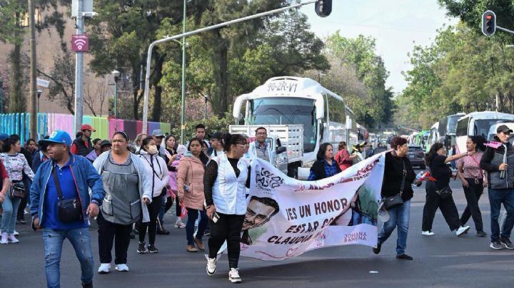 Militantes de Morena llegan al Zócalo para celebrar siete años de la 4T (Video)