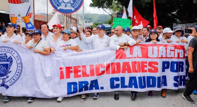 Más de 5 mil estudiantes de la UAGro fueron acarreados a festejo de la 4T en Zócalo de la CDMX