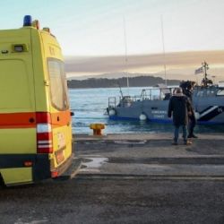 Al menos 18 migrantes mueren al hundirse barco inflable en la isla griega Creta; dos son rescatados