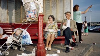 Martin Parr, leyenda de la fotografía contemporánea, falleció a los 73 años