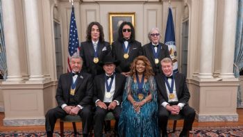 Trump presenta los premios del Centro Kennedy en honor a Sylvester Stallone, Kiss y Gloria Gaynor