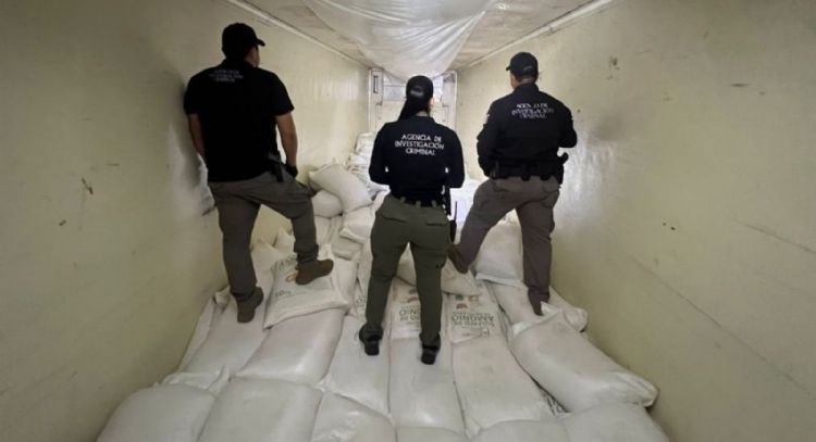 Decomisan 320 kilos de metanfetamina que transportaban dentro de tractocamión en Sinaloa