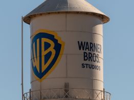 Warner Bros. abre la puerta a Paramount tras elevar oferta de compra; trato con Netflix en suspenso