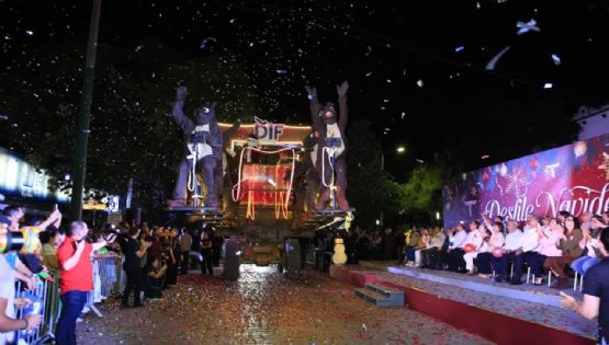 Encabezan Américo y María desfile navideño y el tradicional encendido del pino