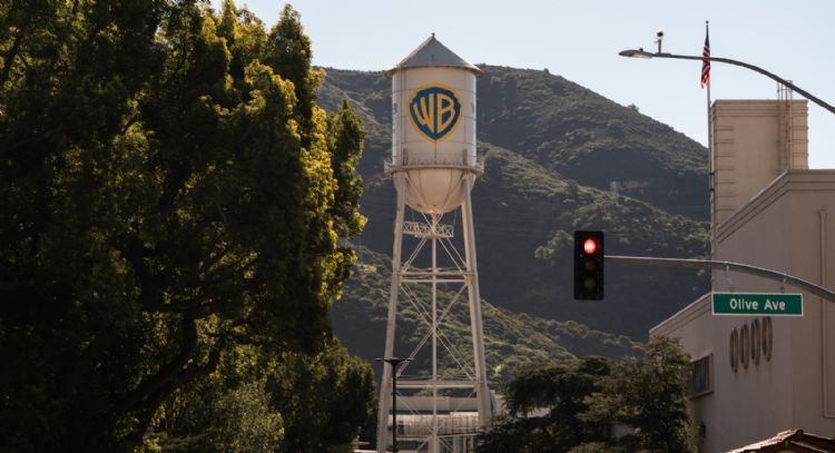 Paramount lanza oferta hostil por Warner Bros., desafiando propuesta de compra de Netflix