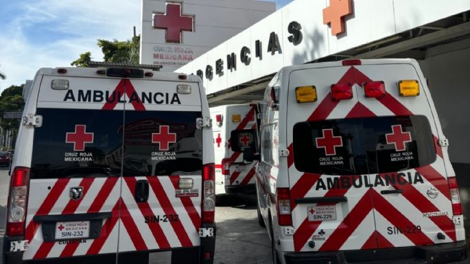 Civiles armados esposan y golpean a paramédicos de la Cruz Roja en Culiacán