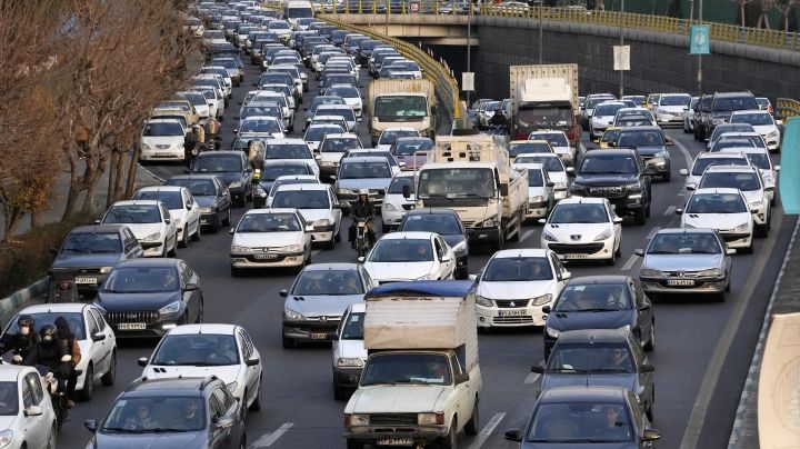 Irán flexibiliza restricciones a la importación de coches para ocultar sus problemas económicos