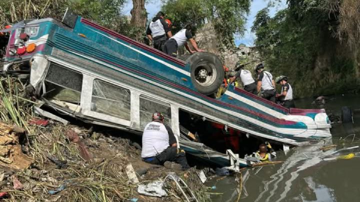 Un mexicano, entre las 54 víctimas fatales en accidente de autobús en Guatemala