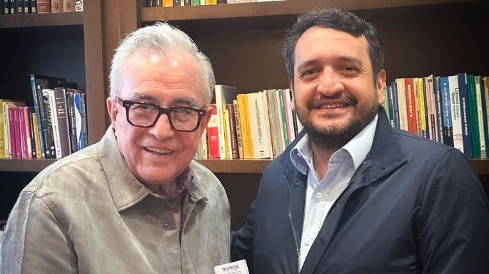 Rubén Rocha Moya se afilia a Morena; Andrés Manuel López Beltrán le entregó su credencial