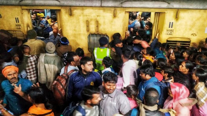 Una estampida deja al menos 18 muertos en estación de tren en Nueva Delhi