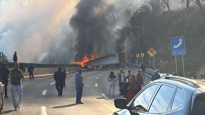 Cierran la autopista México-Puebla en ambos sentidos por explosión de pipa con gas (Video)