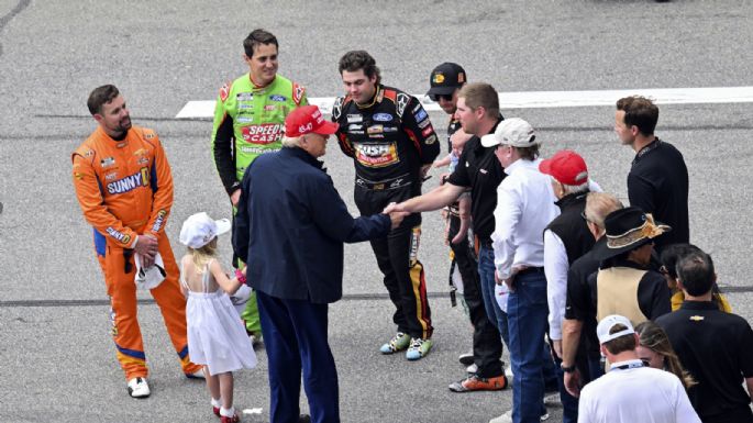 Trump asiste a Daytona 500 y dice que el espíritu de Nascar “impulsará la Edad de Oro de EU”