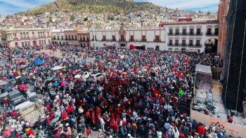 Maestros en Zacatecas realizan paro indefinido de labores para demandar el pago de prestaciones