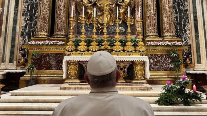 Papa Francisco padece neumonía bilateral; cuadro clínico sigue siendo "complejo"